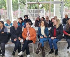 Café entre funcionários e funcionárias
