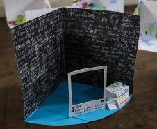 Trabalhos artísticos de estudantes, em exposição