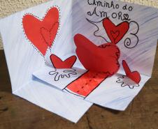 Trabalhos artísticos de estudantes, em exposição