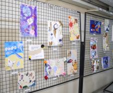 Trabalhos artísticos de estudantes, em exposição