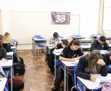 Estudantes fazem simulado do Saeb