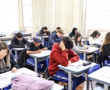Estudantes fazem simulado do Saeb