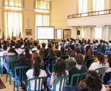Aula de História do Brasil, com música