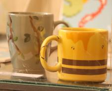 Peças em exposição na mostra dos modulados de Decalque em Porcelana e de Mosaico