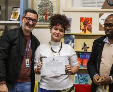 Participantes da equipe Akomabu CEP recebem certificado da Obereri