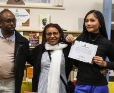 Participantes da equipe Akomabu CEP recebem certificado da Obereri