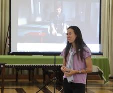 Graduandas em Psicologia em debate com os estudantes do ensino médio noturno