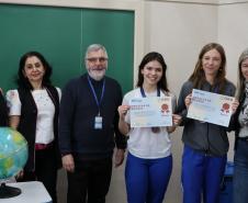 Estudantes recebem medalha e certificado da Olimpíada Brasileira de Geografia