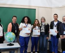 Estudantes recebem medalha e certificado da Olimpíada Brasileira de Geografia