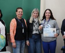 Estudantes recebem medalha e certificado da Olimpíada Brasileira de Geografia
