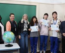 Estudantes recebem medalha e certificado da Olimpíada Brasileira de Geografia