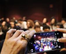 Estudantes do ensino médio noturno no Guairinha