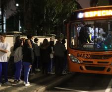 Estudantes do ensino médio noturno no Guairinha