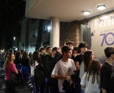 Estudantes do ensino médio noturno no Guairinha