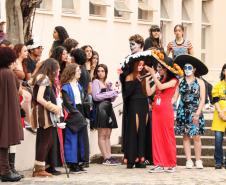 Estudantes no evento Día de los Muertos