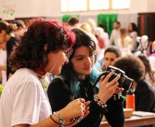 Estudantes participando das mostras de Conhecimento e da Educação Profissional
