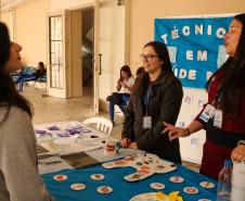 Estudantes participando das mostras de Conhecimento e da Educação Profissional