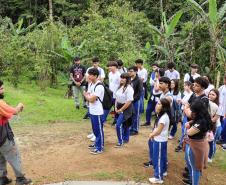 Estudantes participando das mostras de Conhecimento e da Educação Profissional