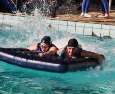 Estudantes em gincana desportiva e cultural