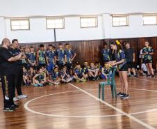 Estudantes em gincana desportiva e cultural