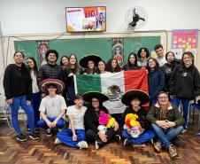 Aunos e alunas monitores