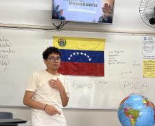 Aunos e alunas monitores