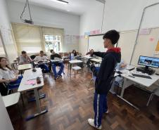 Aunos e alunas monitores