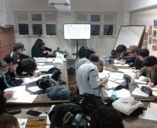 Estudantes de Áudio e Vídeo em oficinas de animação e de roteiro