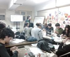 Estudantes de Áudio e Vídeo em oficinas de animação e de roteiro