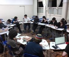 Estudantes de Áudio e Vídeo em oficinas de animação e de roteiro