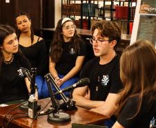 Estudantes realizam podcast