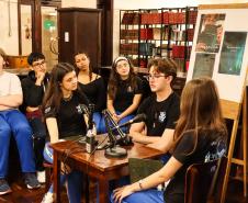 Estudantes realizam podcast