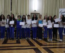 Entrega dos livros do Sedução Poética 2025