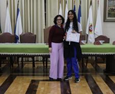 Entrega dos livros do Sedução Poética 2025