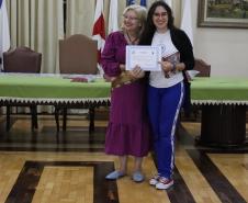 Entrega dos livros do Sedução Poética 2025