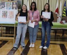 Entrega dos livros do Sedução Poética 2025