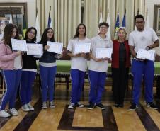 Entrega dos livros do Sedução Poética 2025