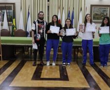 Entrega dos livros do Sedução Poética 2025