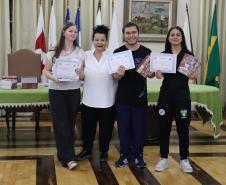 Entrega dos livros do Sedução Poética 2025