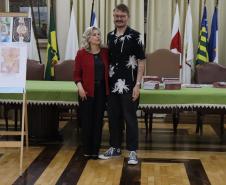 Entrega dos livros do Sedução Poética 2025