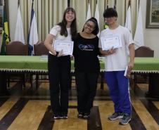 Entrega dos livros do Sedução Poética 2025