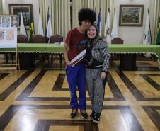 Entrega dos livros do Sedução Poética 2025