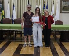 Entrega dos livros do Sedução Poética 2025