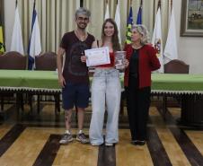 Entrega dos livros do Sedução Poética 2025