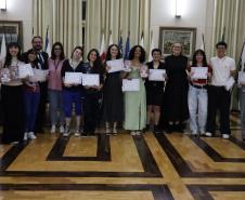 Entrega dos livros do Sedução Poética 2025