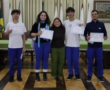 Entrega dos livros do Sedução Poética 2025