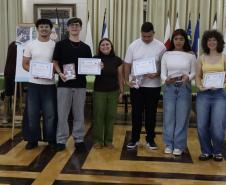 Entrega dos livros do Sedução Poética 2025