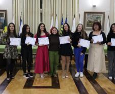 Entrega dos livros do Sedução Poética 2025