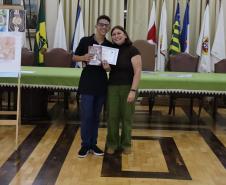 Entrega dos livros do Sedução Poética 2025