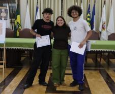 Entrega dos livros do Sedução Poética 2025